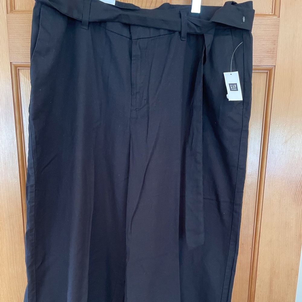 NWT Women’s Gap Wide Leg Capri Pants